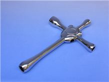 Klucz czterostronny nie tylko do świec zapłonowych