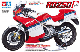 1:12 Suzuki RG 250 Γ z pełnym wyposażeniem dodatkowym