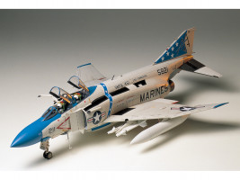 1:32 McDonnell Douglas F-4J Phantom II